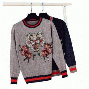Pulover tricotat manual pentru femei și cu flori